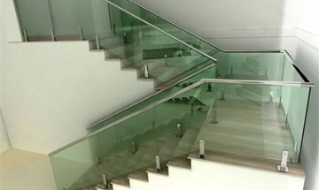 Corrimão e guarda corpo de vidro temperado.